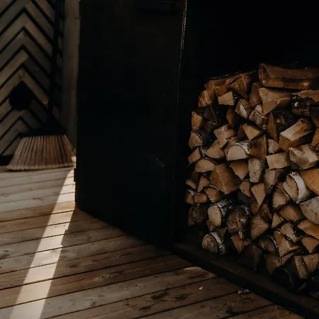 Dom wakacyjny Mustika Mirror Minivilla Saunaga